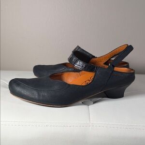 Think! Black Slingback Heels